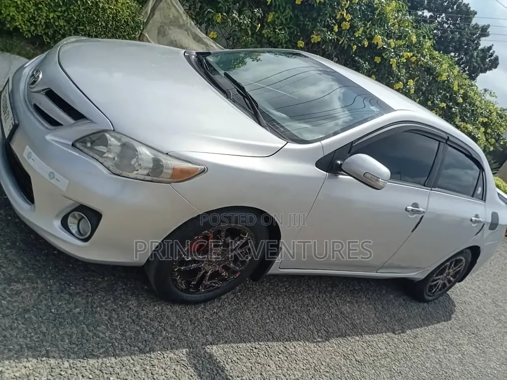 Toyota Corolla S 5-Speed 2013 Silver