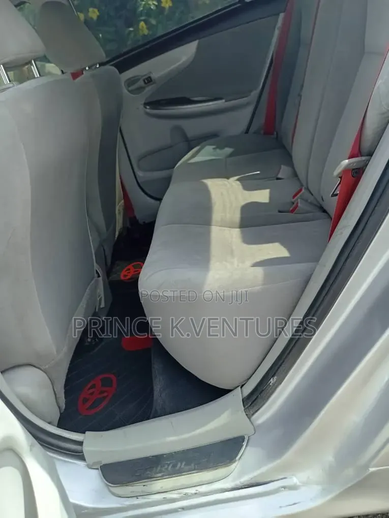 Toyota Corolla S 5-Speed 2013 Silver
