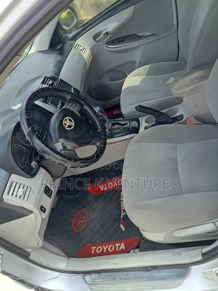 Toyota Corolla S 5-Speed 2013 Silver