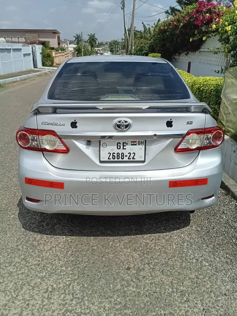 Toyota Corolla S 5-Speed 2013 Silver