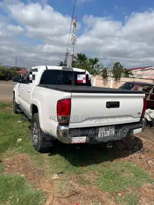 Toyota Tacoma 2017 White