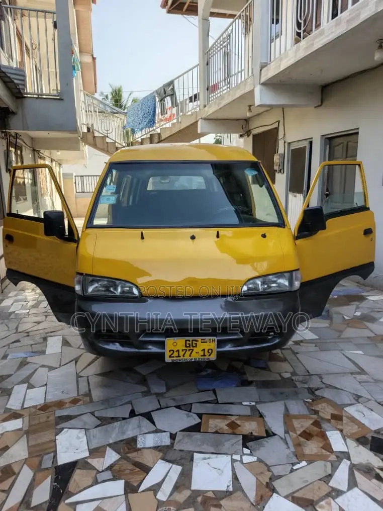 Hyundai H-100 2001 Yellow