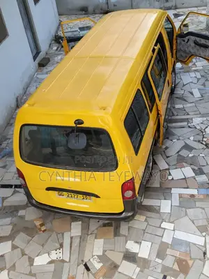 Hyundai H-100 2001 Yellow