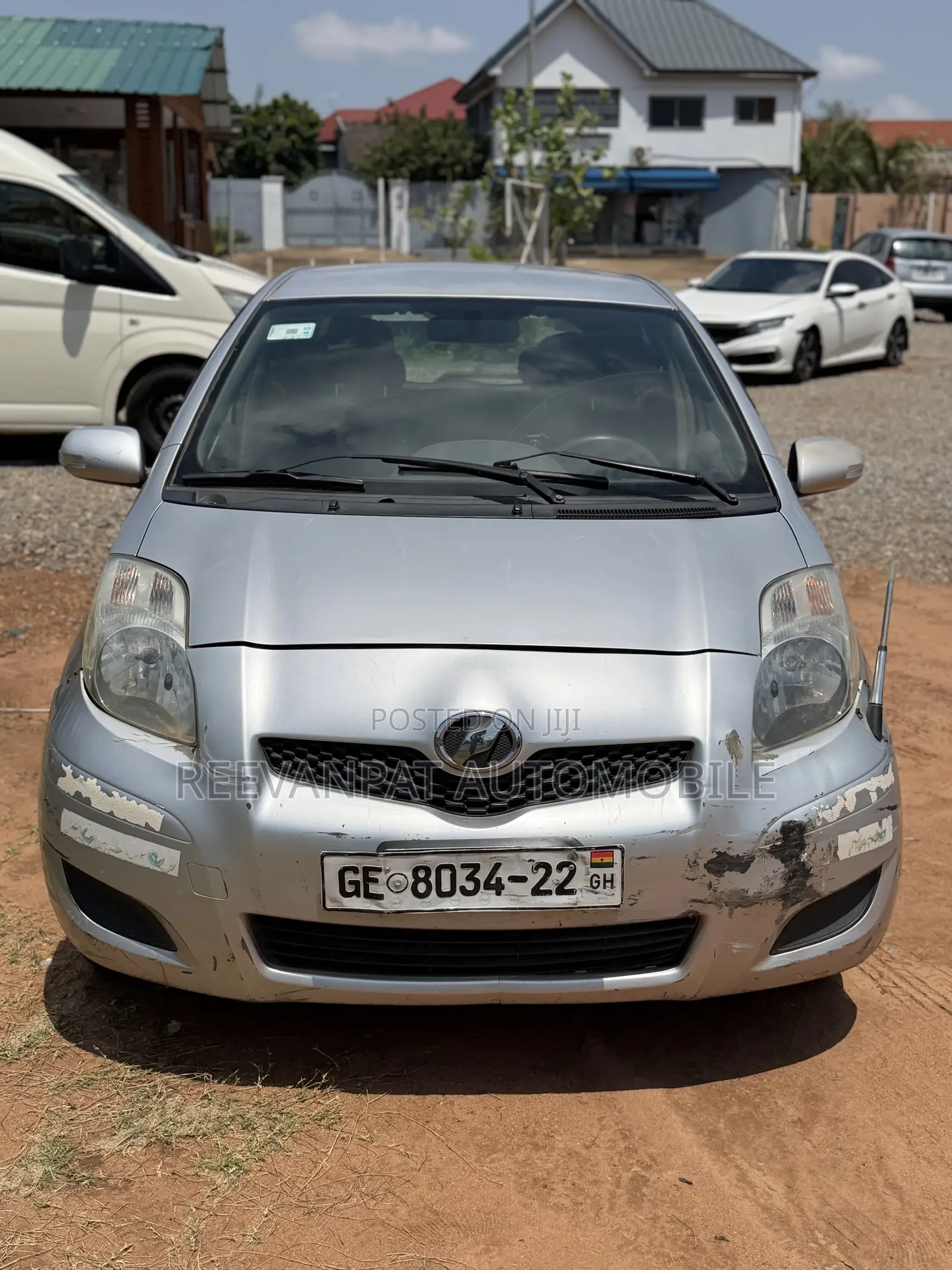 Toyota Vitz 2010 Silver