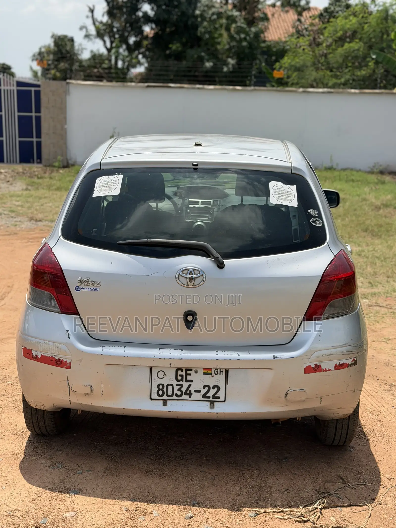 Toyota Vitz 2010 Silver