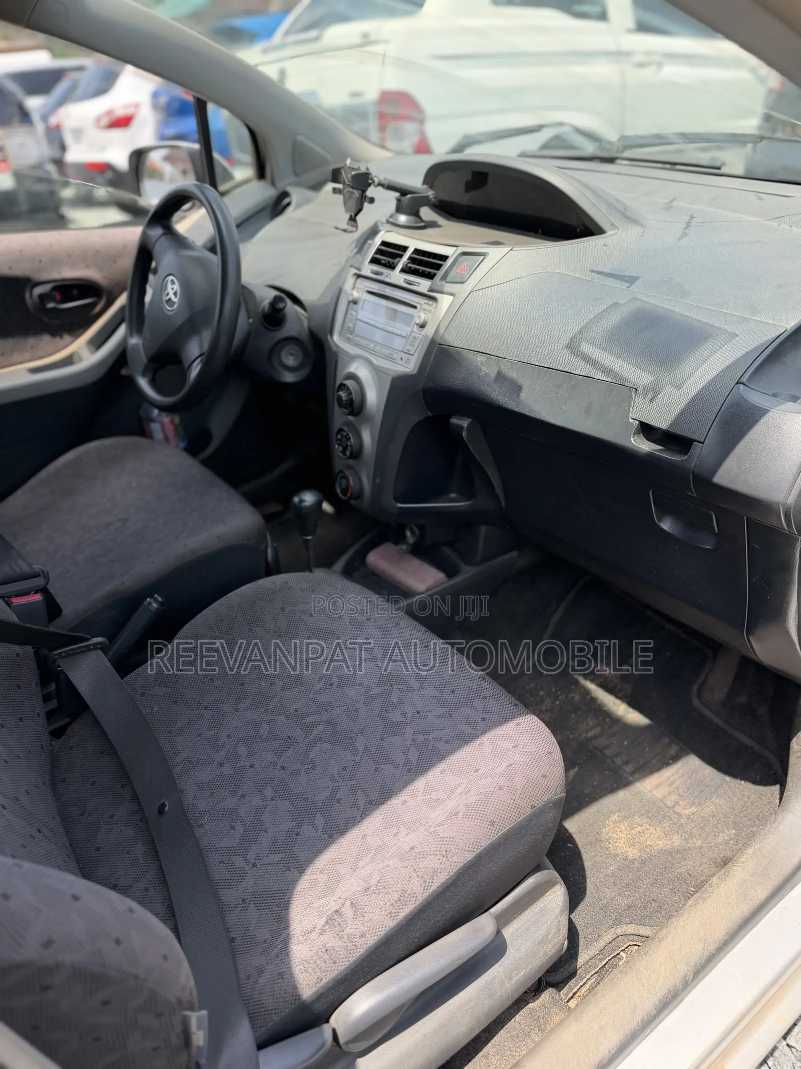 Toyota Vitz 2010 Silver