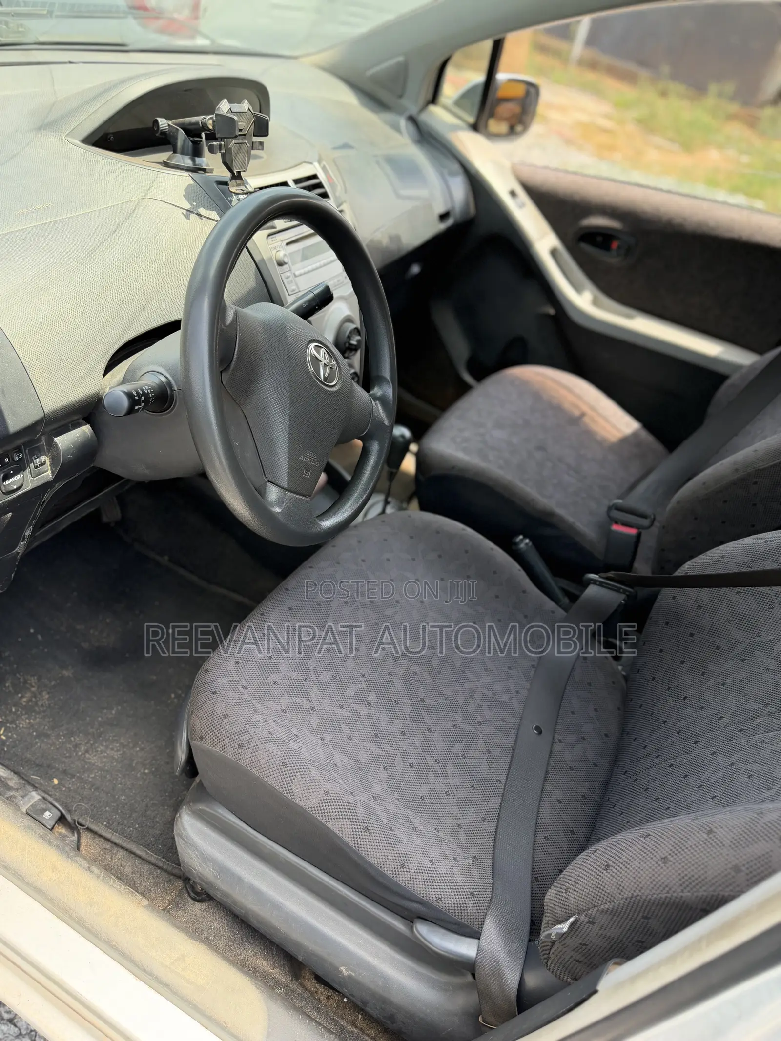 Toyota Vitz 2010 Silver
