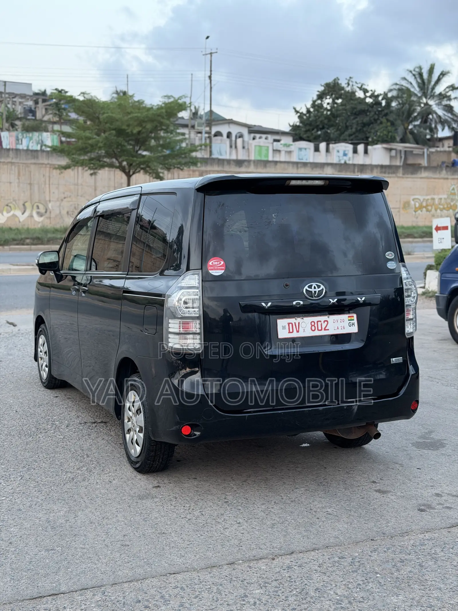 Toyota Voxy V 4WD 7-Seater 2010 Black