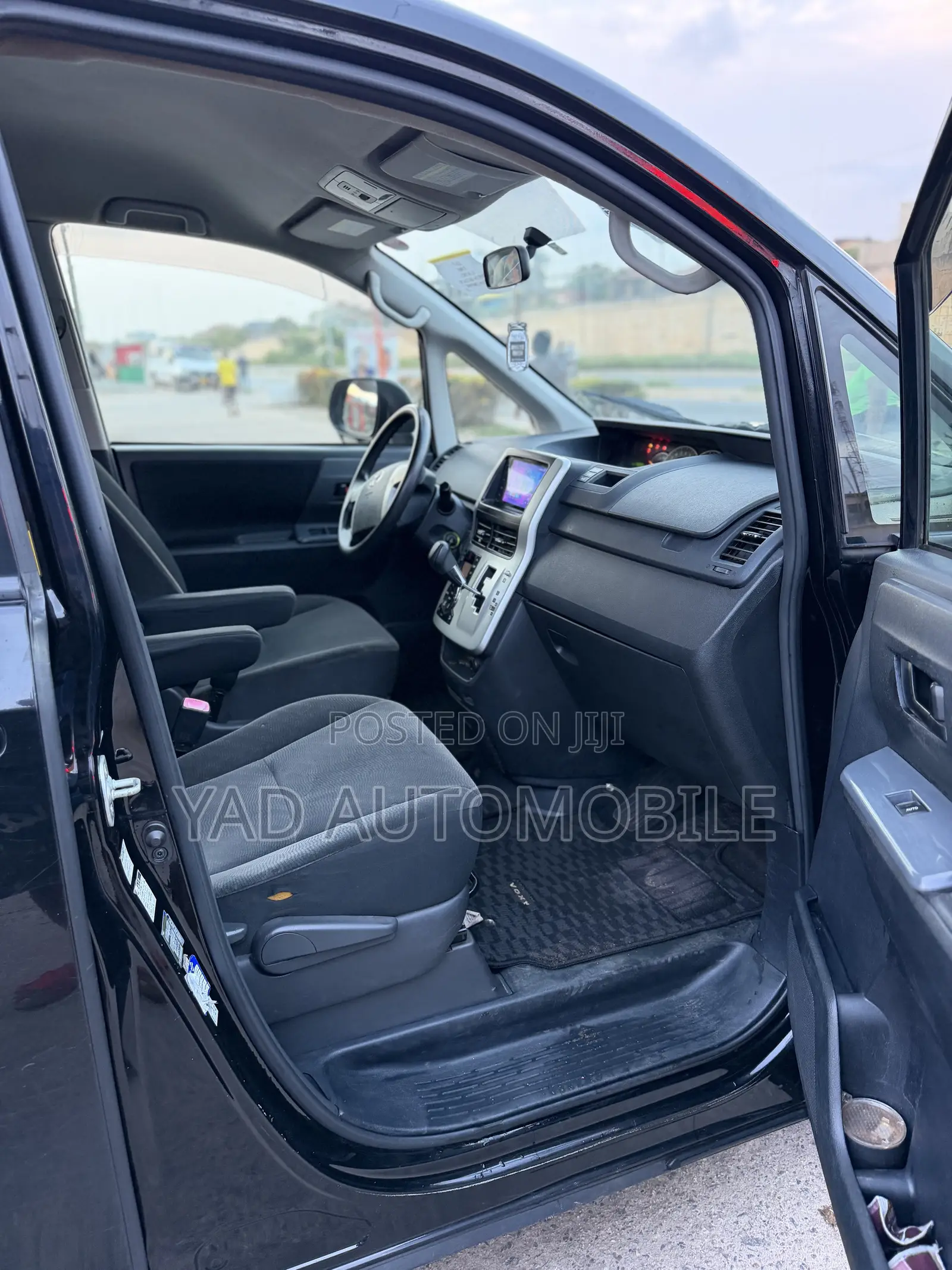 Toyota Voxy V 4WD 7-Seater 2010 Black