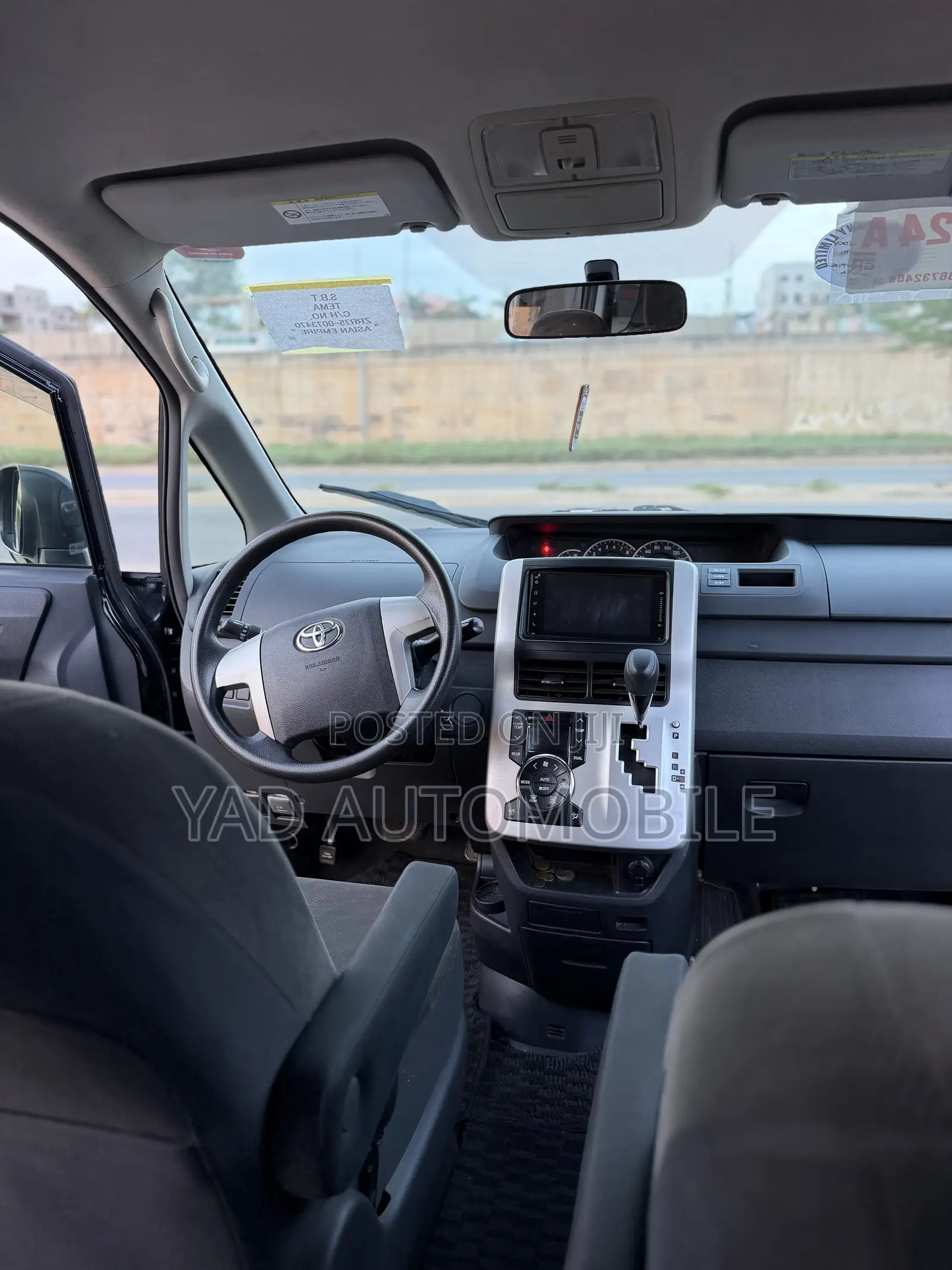 Toyota Voxy V 4WD 7-Seater 2010 Black