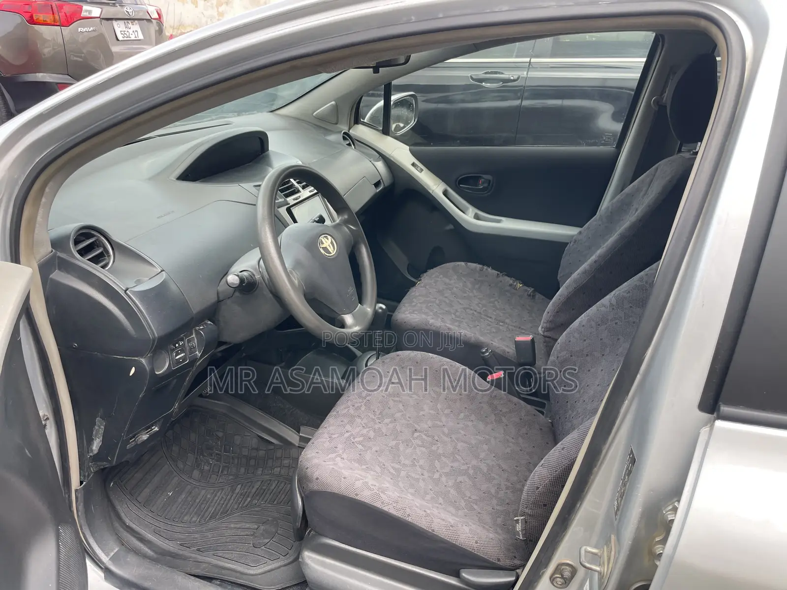 Toyota Vitz 1.5 FWD 3dr 2010 Silver