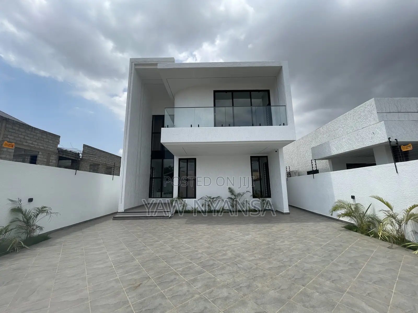 4bdrm Duplex in Lakeside Estate for sale