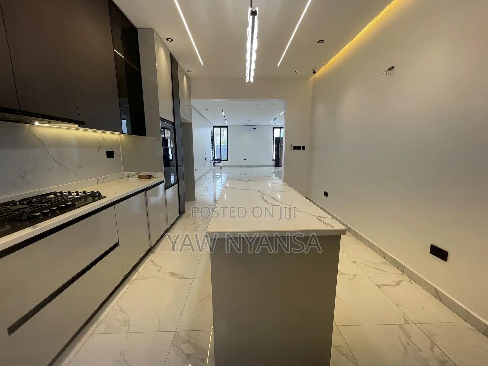 4bdrm Duplex in Lakeside Estate for sale