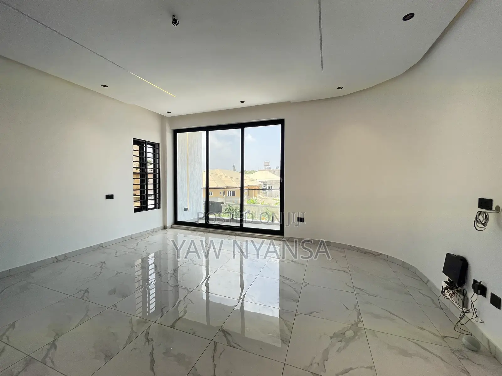 4bdrm Duplex in Lakeside Estate for sale