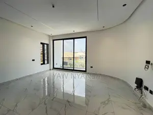 4bdrm Duplex in Lakeside Estate for sale