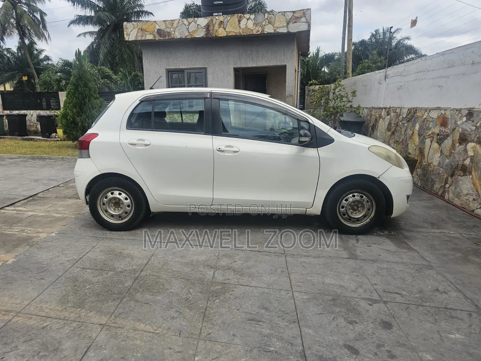 Toyota Vitz 2010 White