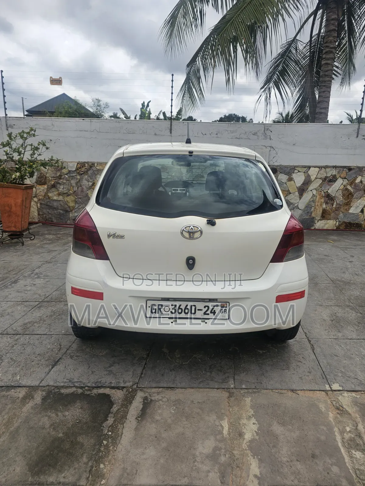 Toyota Vitz 2010 White