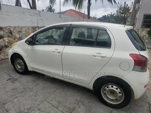 Toyota Vitz 2010 White