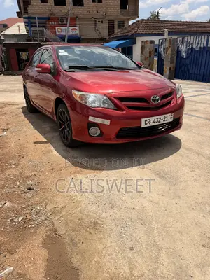 Toyota Corolla LE 4dr Sedan (1.8L 4cyl 4A) 2013