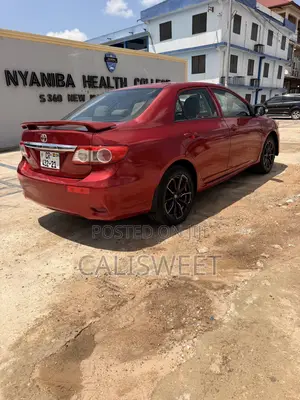 Toyota Corolla LE 4dr Sedan (1.8L 4cyl 4A) 2013