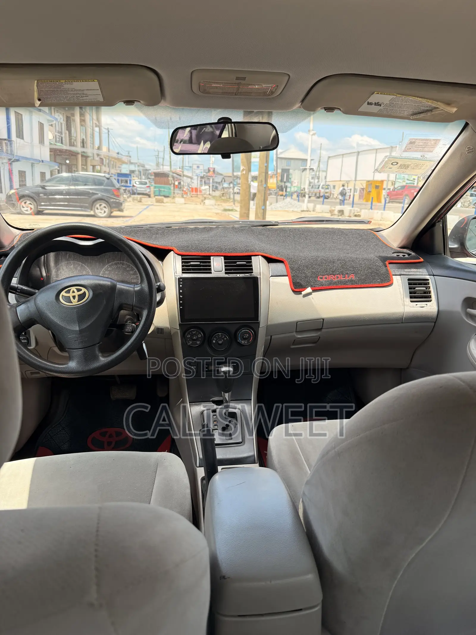 Toyota Corolla LE 4dr Sedan (1.8L 4cyl 4A) 2013
