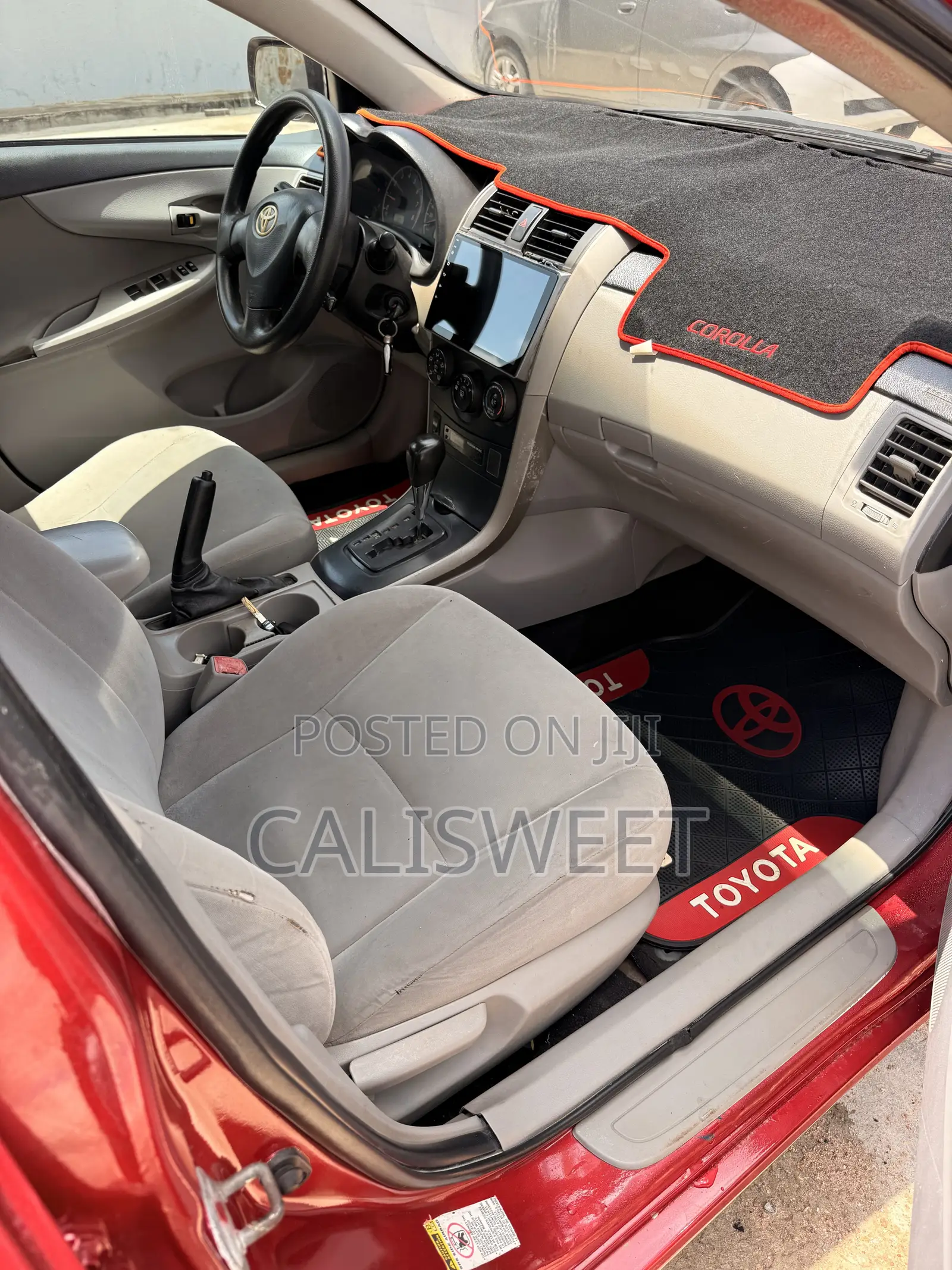 Toyota Corolla LE 4dr Sedan (1.8L 4cyl 4A) 2013