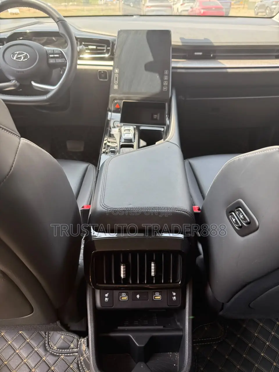 Hyundai Custin 2022 White