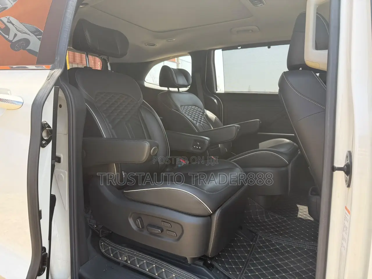 Hyundai Custin 2022 White