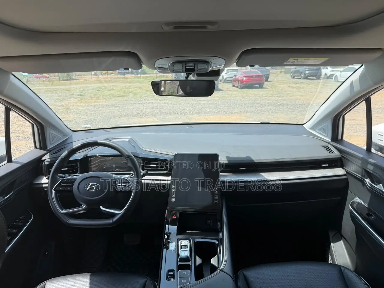 Hyundai Custin 2022 White