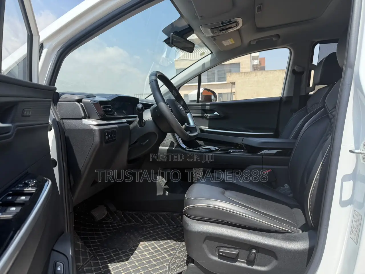 Hyundai Custin 2022 White