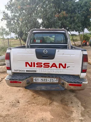 Nissan Hardbody 2021 White