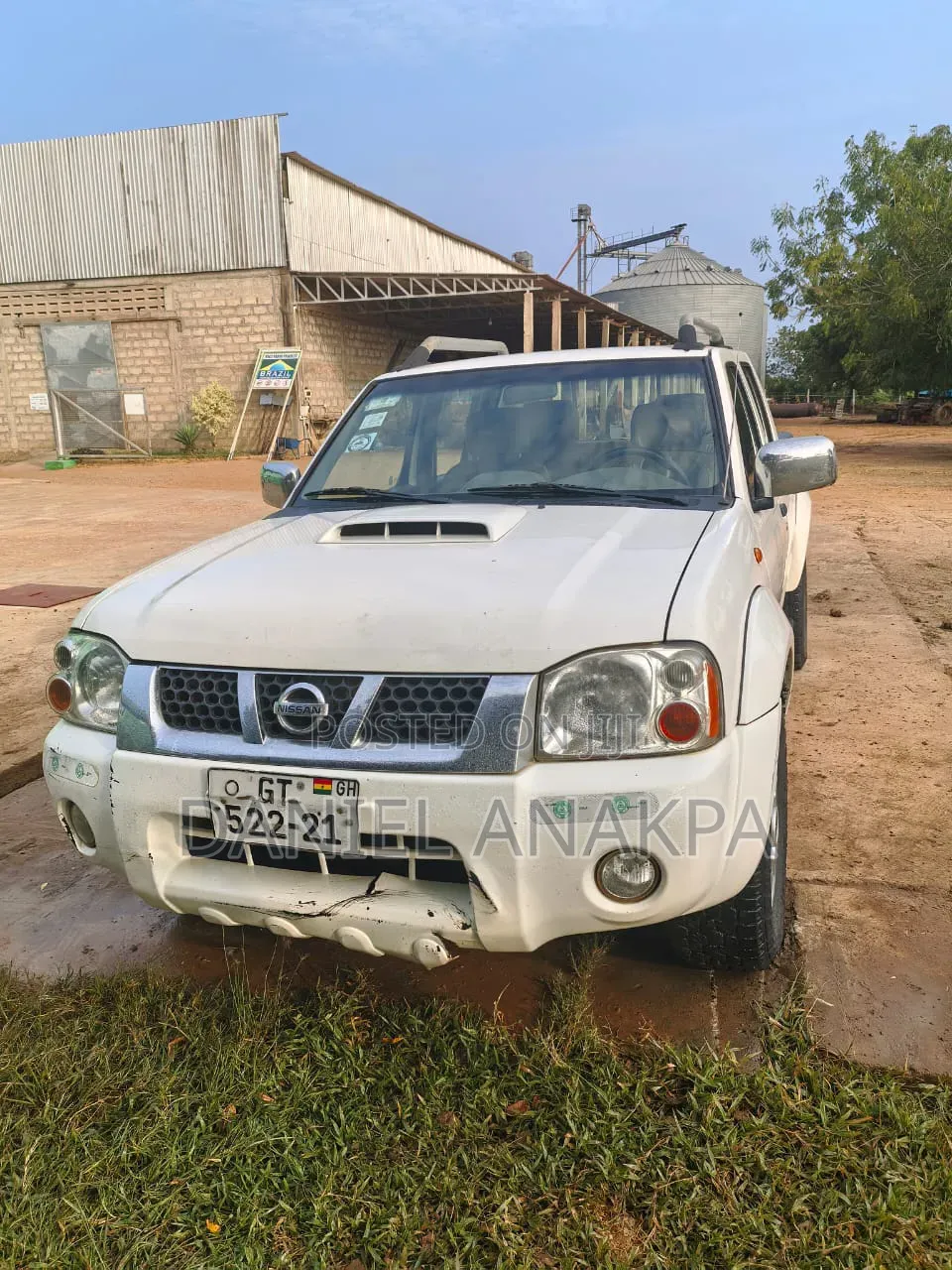 Nissan Hardbody 2021 White