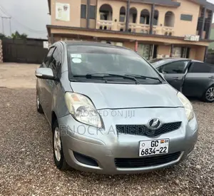 Toyota Vitz 1.3 AWD 3dr 2010 Gray