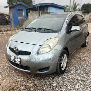 Toyota Vitz 1.3 AWD 3dr 2010 Gray