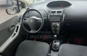 Toyota Vitz 1.3 AWD 3dr 2010 Gray