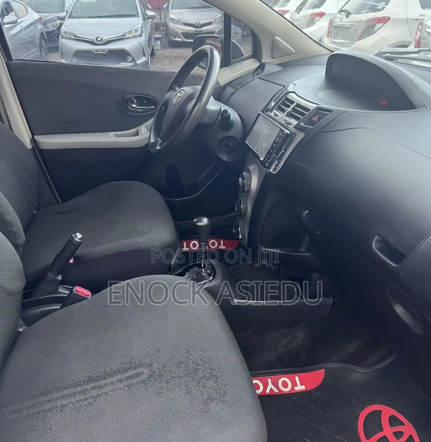 Toyota Vitz 1.3 AWD 3dr 2010 Gray