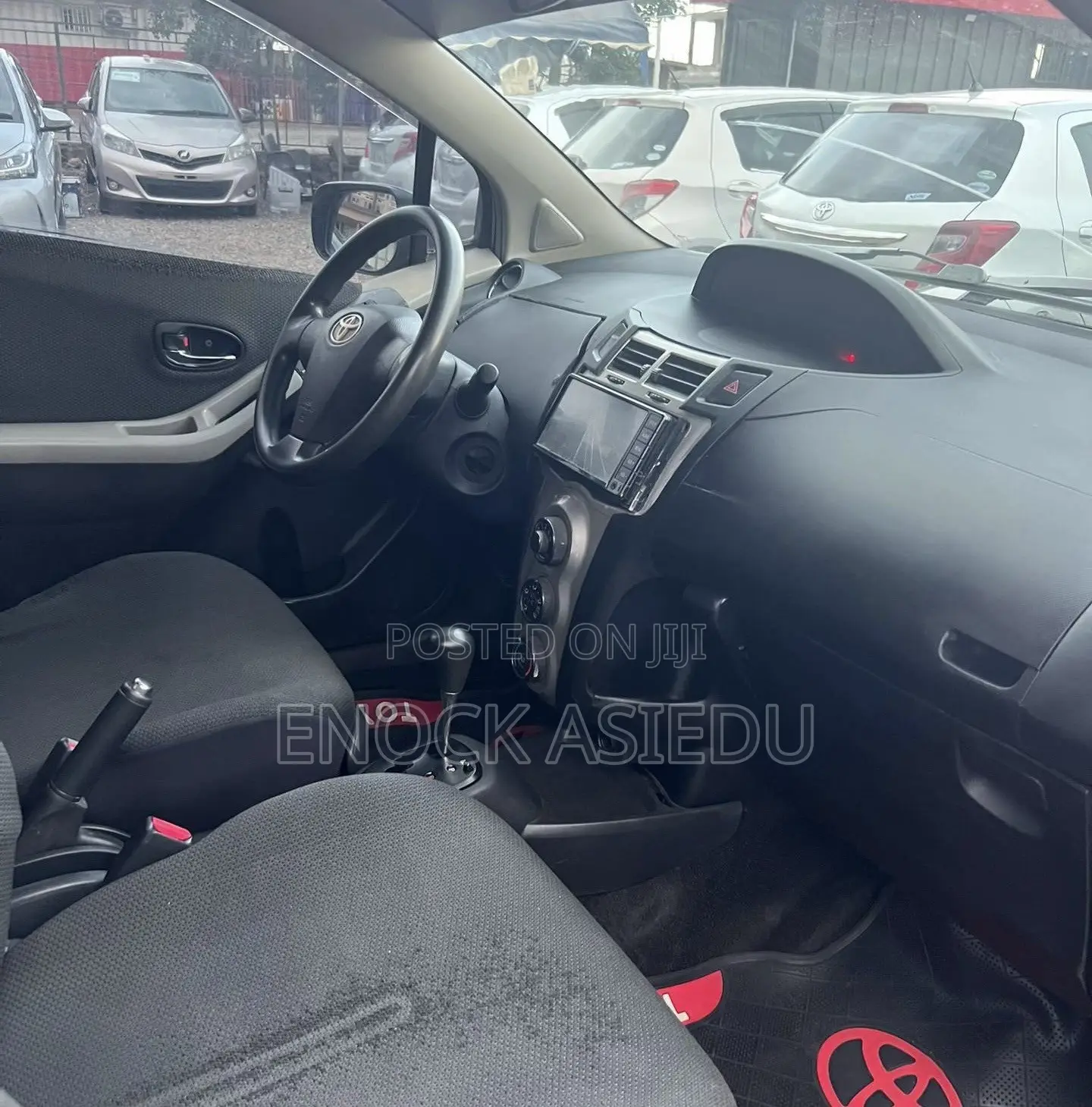 Toyota Vitz 1.3 AWD 3dr 2010 Gray