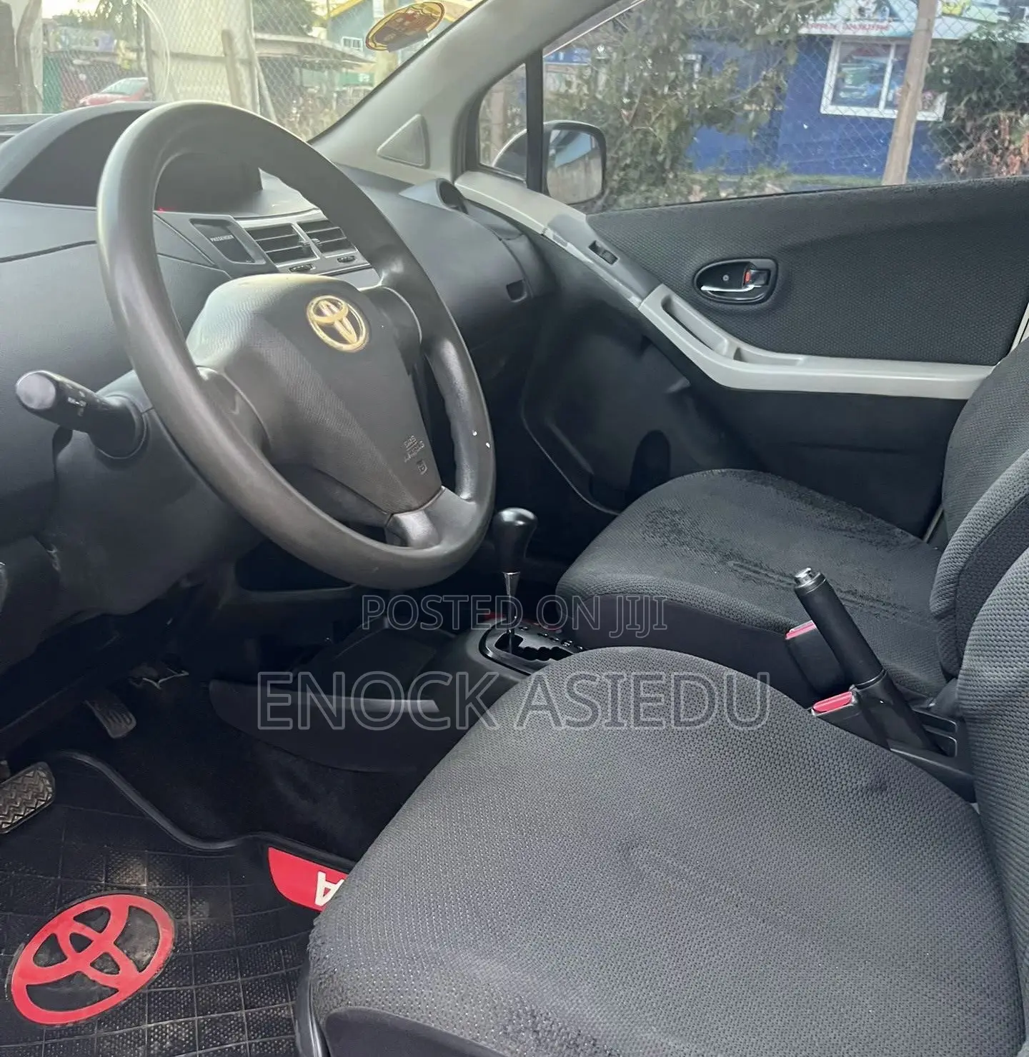 Toyota Vitz 1.3 AWD 3dr 2010 Gray