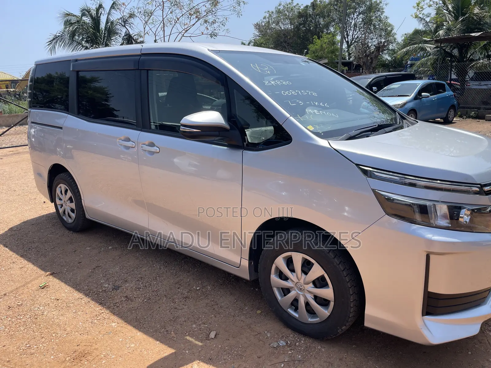 Toyota Voxy X 2WD 8-Seater 2014 Silver