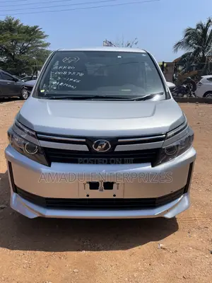 Toyota Voxy X 2WD 8-Seater 2014 Silver