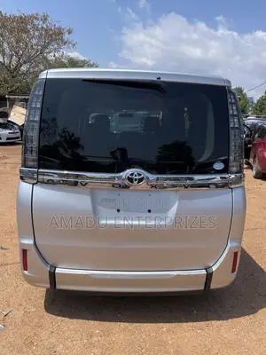 Toyota Voxy X 2WD 8-Seater 2014 Silver