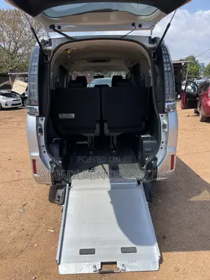Toyota Voxy X 2WD 8-Seater 2014 Silver
