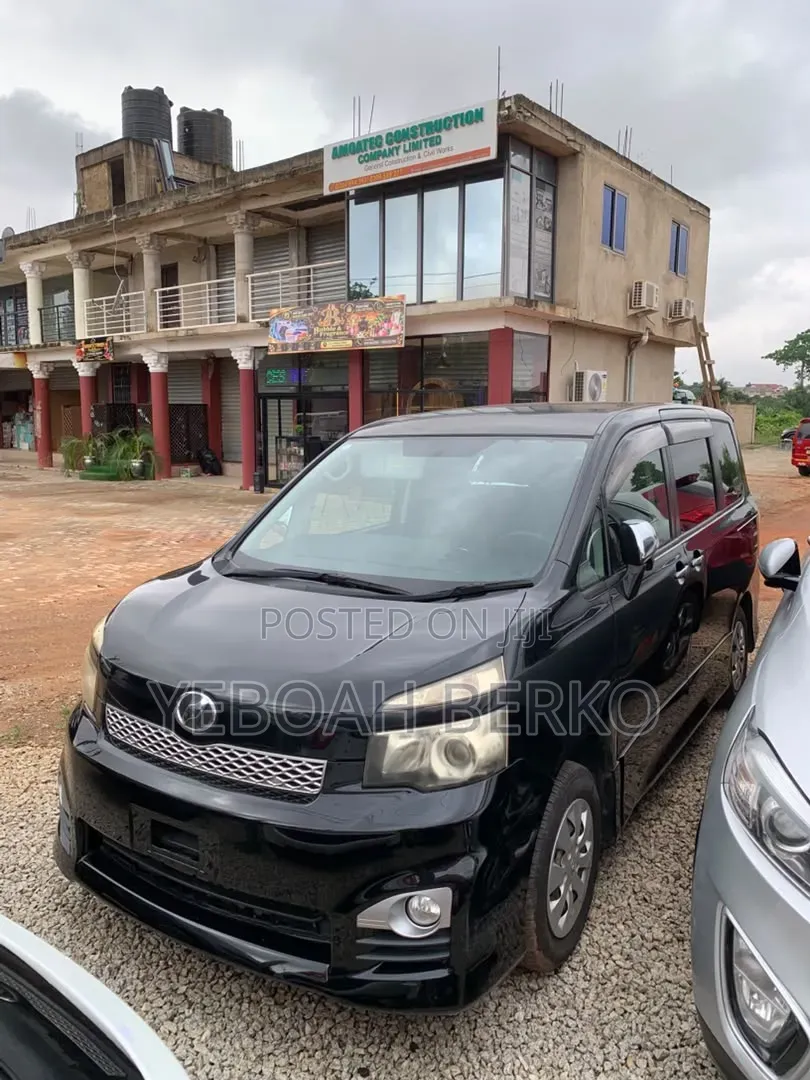 Toyota Voxy 2013 Black