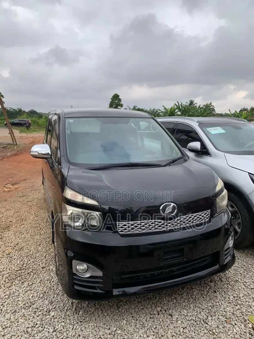 Toyota Voxy 2013 Black