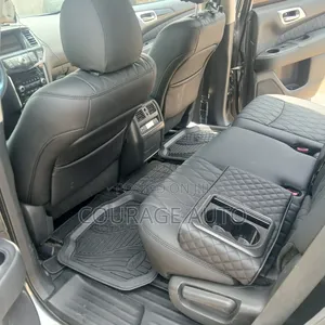 Nissan Pathfinder SL 4dr SUV 4WD (3.5L 6cyl CVT) 2015 Gray