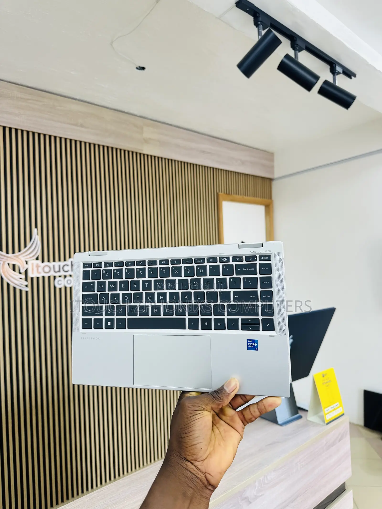 Laptop HP EliteBook 1040 G8 16GB Intel Core i7 SSD 512GB