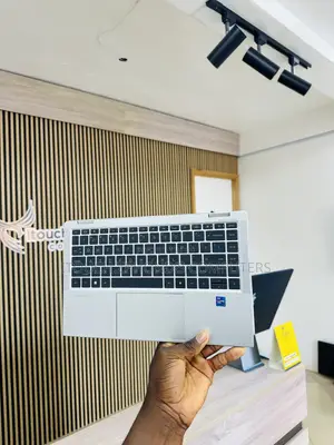 Laptop HP EliteBook 1040 G8 16GB Intel Core i7 SSD 512GB
