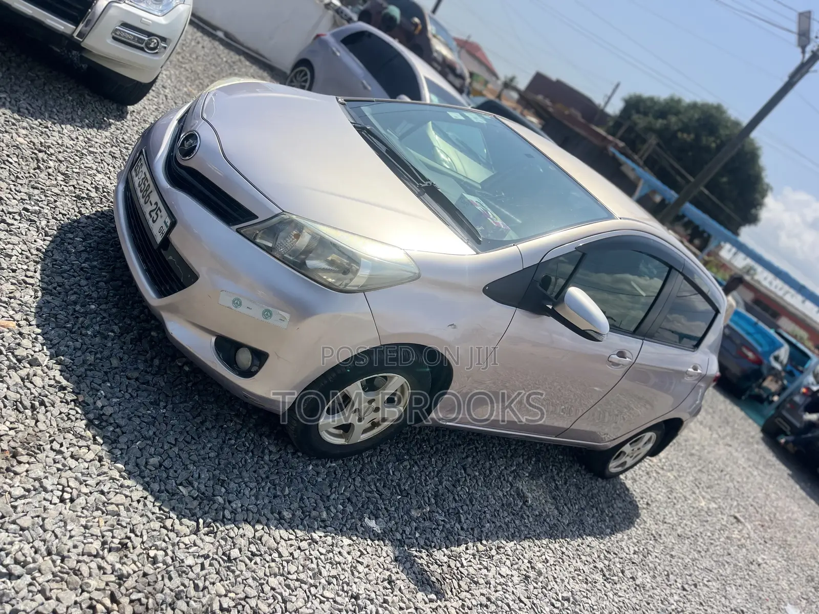 Toyota Vitz 2013 Silver