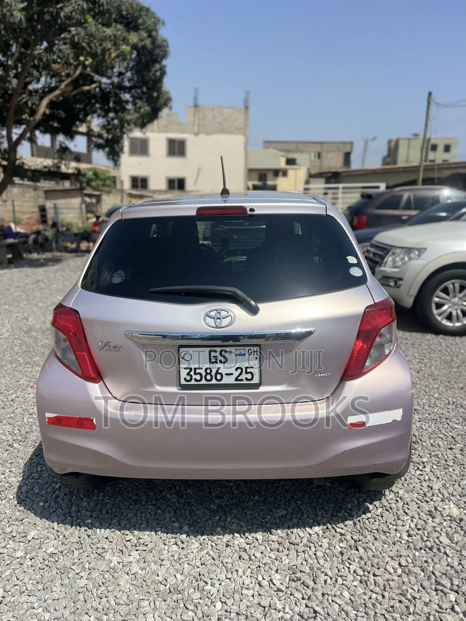 Toyota Vitz 2013 Silver