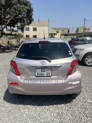 Toyota Vitz 2013 Silver